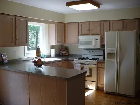 8 Carr Rd, Saratoga Springs, NY 12866 photo 4