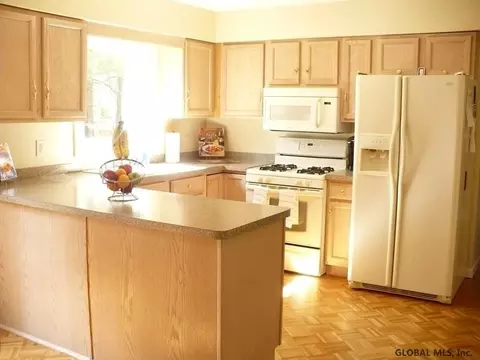 8 Carr Rd, Saratoga Springs, NY 12866 photo 10