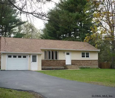 8 Carr Rd, Saratoga Springs, NY 12866 photo 2