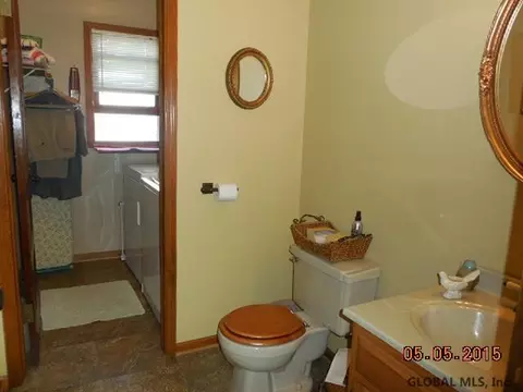 27 Chrisken Dr, Glenmont, NY 12077 photo 9