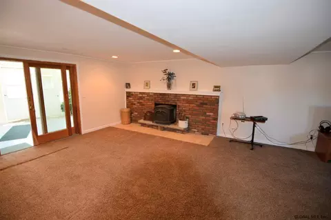 2002 Oakleaf Dr, Guilderland, NY 12084 photo 18