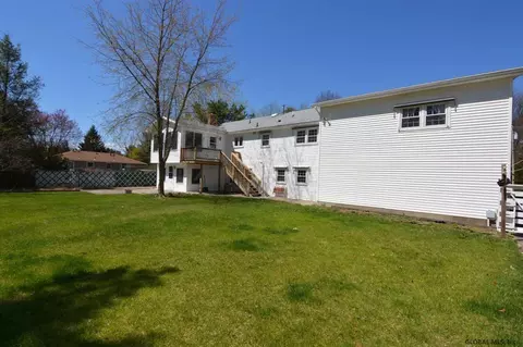 2002 Oakleaf Dr, Guilderland, NY 12084 photo 23