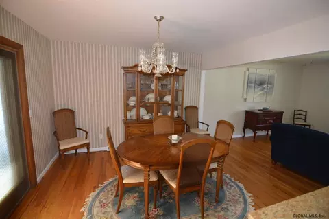 2002 Oakleaf Dr, Guilderland, NY 12084 photo 7