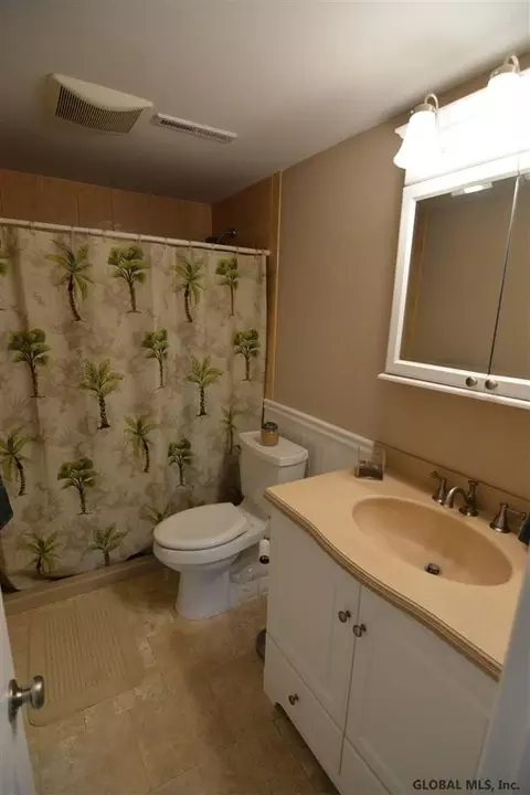 2002 Oakleaf Dr, Guilderland, NY 12084 photo 21