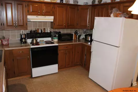 22 Droms Rd, Glenville, NY 12302 photo 4