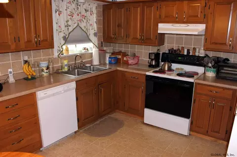 22 Droms Rd, Glenville, NY 12302 photo 3
