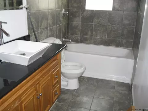 82 Ormond St, Albany, NY 12203 photo 5