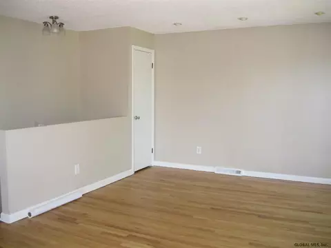 82 Ormond St, Albany, NY 12203 photo 2