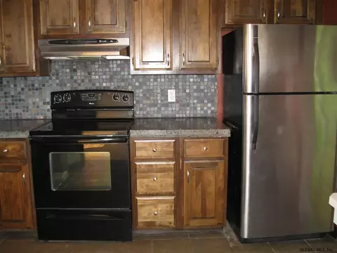 82 Ormond St, Albany, NY 12203 photo 4