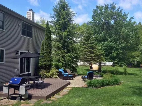 74 Daniel St, Slingerlands, NY 12159 photo 2