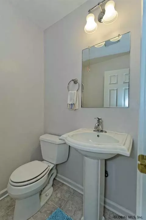 32 Sandy Ln, Selkirk, NY 12158 photo 10