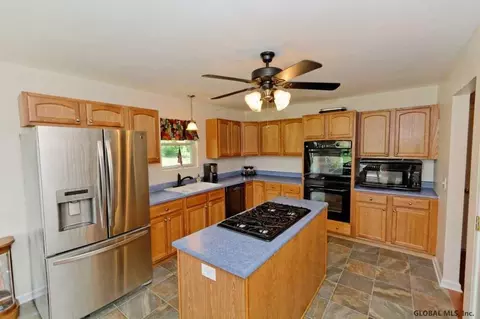 32 Sandy Ln, Selkirk, NY 12158 photo 9