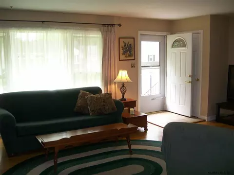 31 Cedar Ln, Glenville, NY 12302 photo 2