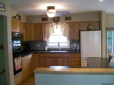 31 Cedar Ln, Glenville, NY 12302 photo 6