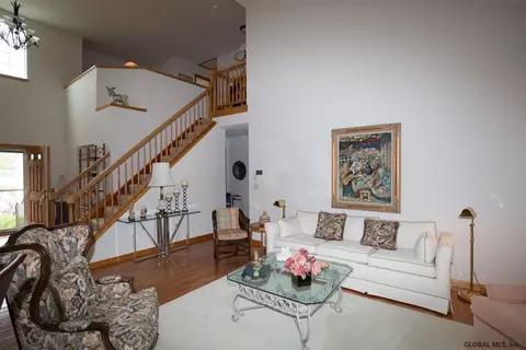 17 Walden Fields Dr, Delmar, NY 12054 photo 4