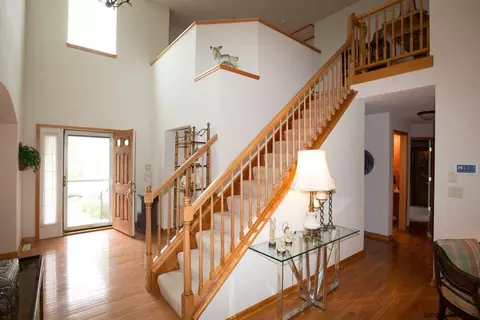 17 Walden Fields Dr, Delmar, NY 12054 photo 2