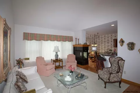 17 Walden Fields Dr, Delmar, NY 12054 photo 3