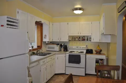 168 Cromer Ave, Schenectady, NY 12304 photo 3
