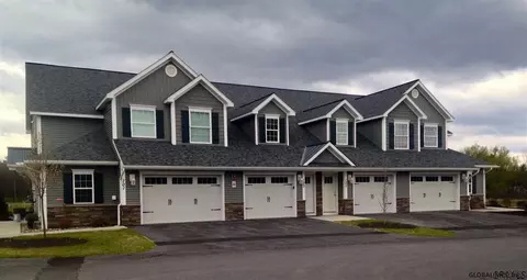 194 Paddock Cir, Schenectady, NY 12306 photo 1