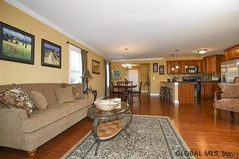 194 Paddock Cir, Schenectady, NY 12306 photo 7