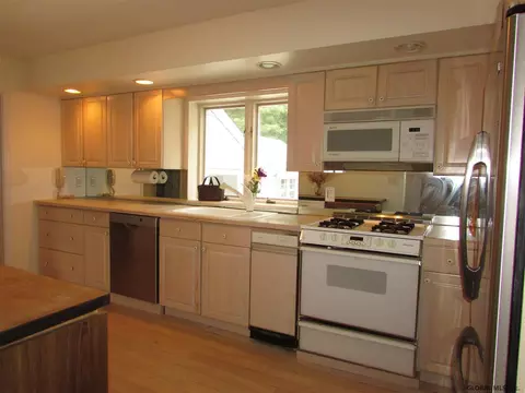 35 Fletcher Rd, Albany, NY 12203 photo 4