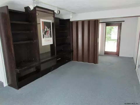 35 Fletcher Rd, Albany, NY 12203 photo 9