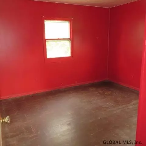 218 Chiswell Rd, Schenectady, NY 12304 photo 6