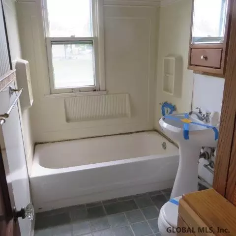 218 Chiswell Rd, Schenectady, NY 12304 photo 5