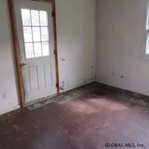 218 Chiswell Rd, Schenectady, NY 12304 photo 7