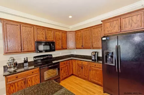 3 Sheldon Dr, Mechanicville, NY 12118 photo 12