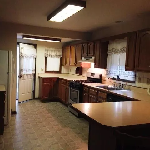 233 Cherry St, Schenectady, NY 12306 photo 3