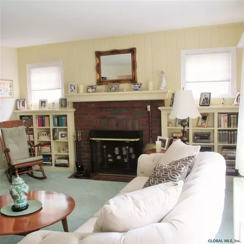 1676 Lenox Rd, Schenectady, NY 12308 photo 3