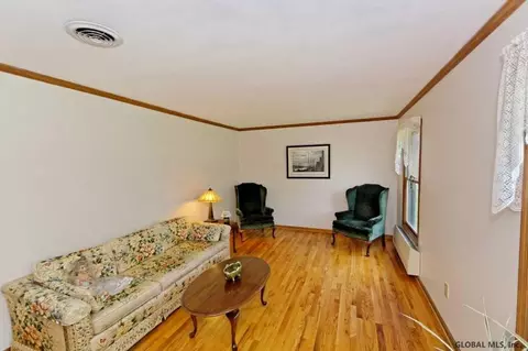 26 Cayuga Ct, Slingerlands, NY 12159 photo 9