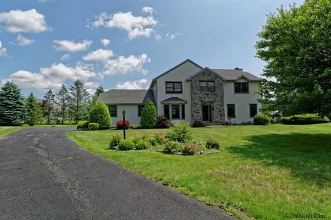 26 Cayuga Ct, Slingerlands, NY 12159 photo 1