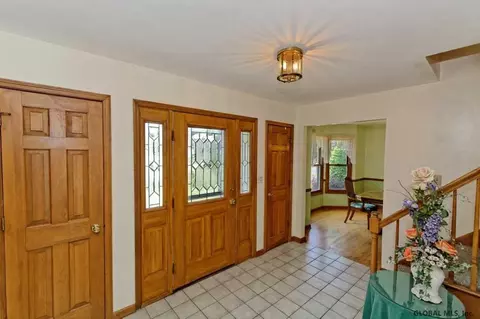 26 Cayuga Ct, Slingerlands, NY 12159 photo 3