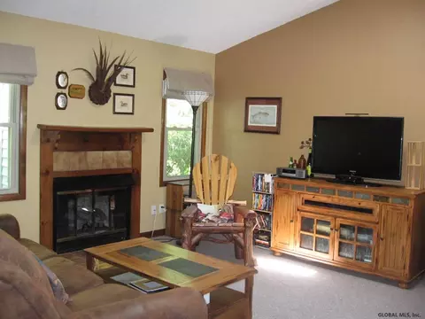 3 Cromwell Dr, Clifton Park, NY 12065 photo 5