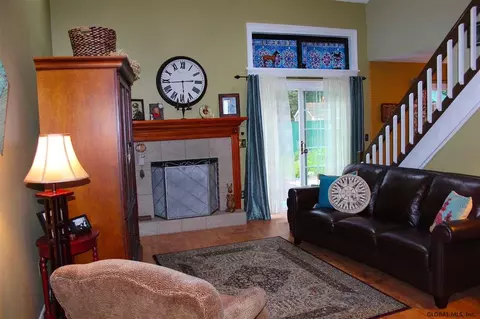 2 Eton Dr, Slingerlands, NY 12159 photo 3