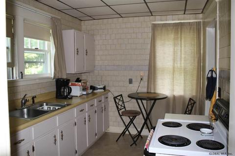 11 Rosa Rd, Schenectady, NY 12308 photo 5