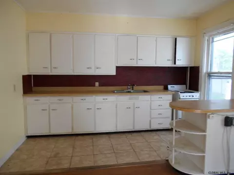961 Maple Ave, Schenectady, NY 12307 photo 17