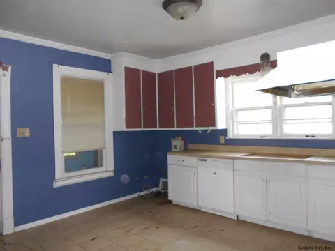 961 Maple Ave, Schenectady, NY 12307 photo 12