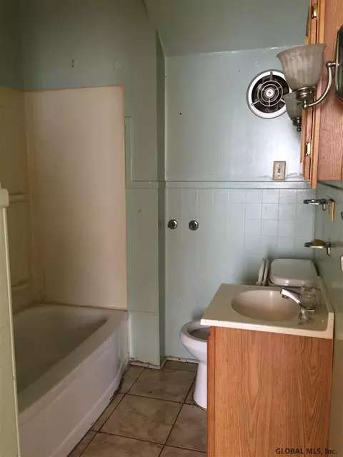 961 Maple Ave, Schenectady, NY 12307 photo 5