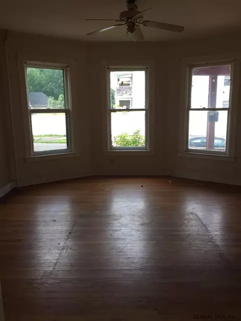 961 Maple Ave, Schenectady, NY 12307 photo 3