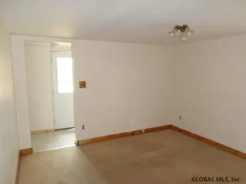 94 Werner Rd, Clifton Park, NY 12065 photo 3