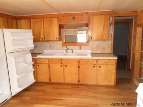 94 Werner Rd, Clifton Park, NY 12065 photo 2