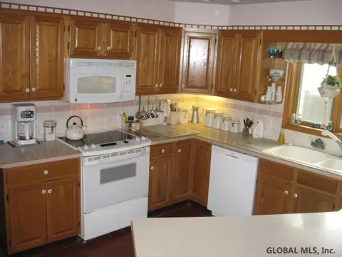 1159 Mcclellan St, Schenectady, NY 12309 photo 6