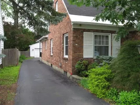 1159 Mcclellan St, Schenectady, NY 12309 photo 17