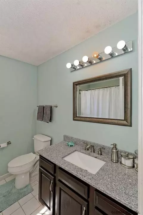 37 Bobwhite Dr, Glenmont, NY 12077 photo 6