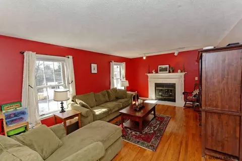 37 Bobwhite Dr, Glenmont, NY 12077 photo 8