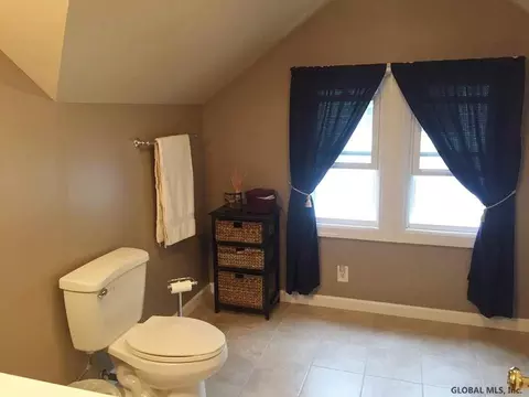 909 Hazelwood Ave, Schenectady, NY 12306 photo 4