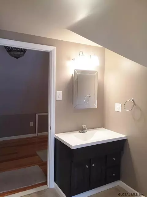 909 Hazelwood Ave, Schenectady, NY 12306 photo 8